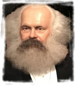 Karl Marx Wachsfigur mit ikonischem weißen Haar und Bart.