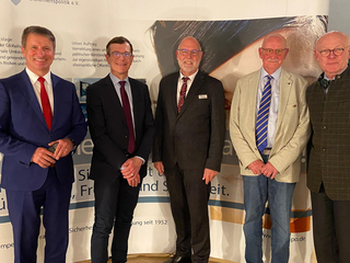 V.l.n.r.: Landrat Michael Stickeln, Referent Dr. Christoph von Marschall, GSP SL Bonn Richard Rohde, Vorsitzender Veteranenkameradschaft Warburger Land  und GSP-Sektionsleiter Hartwig Zahler, GSP Landesvorsitzender III Thomas H A Schneider