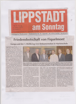 Zeitungsausschnitt: Artikel 'Friedensbotschaft von Fiquelmont' über WWI-Doku mit Foto von sechs Referenten.