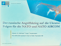 Titel: Russischer Angriffskrieg auf Ukraine - Folgen für NATO und NATO AIRCOM. Mit NATO-Logo und Kampfjet.
