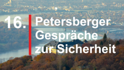 Schloss Petersberg, Rhein und Stadt im Herbst. Text: 16. Petersberger Gespräche zur Sicherheit.