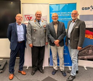 Generaloberstabsarzt a.D. Dr. Blätzinger, Generaloberstabsarzt Dr. Hoffmann, Volker Thielert (Clausewitz-Gesellschaft), Richard Rohde (SL GSP Bonn) © Richard Rohde