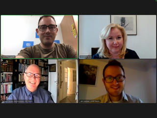 Screenshot einer Videokonferenz mit vier lächelnden Teilnehmern: Valentino Lipardi, Christina Moritz, Richard Rohde und Jan Landwer.