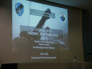Präsentationsfolie zu NATOs VJTF (Land) 2019 und TRIDENT JUNCTURE 2018 von BrigGen Ullrich Spannuth.