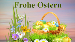 Schriftzug "Frohe Ostern", Osterkorb mit bunten Eiern, Frühlingsblumen und Gras vor pastellfarbenem Himmel.